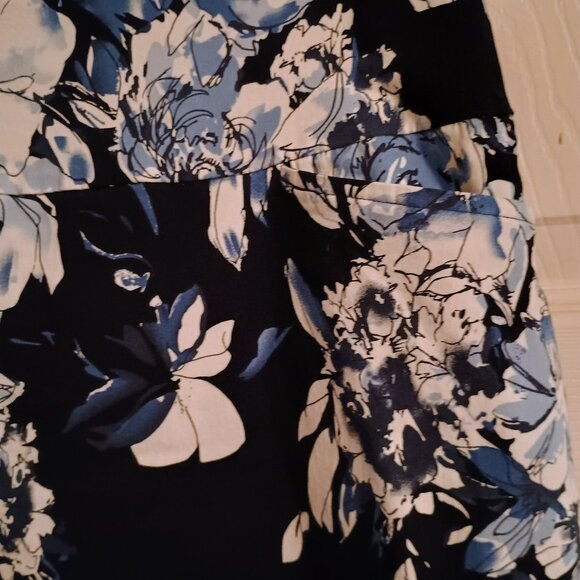 S.C. & Co, Skort, Black w/ Blue, and white Floral, Sz M, Hi Rise, Stretch, New - Picture 2 of 8
